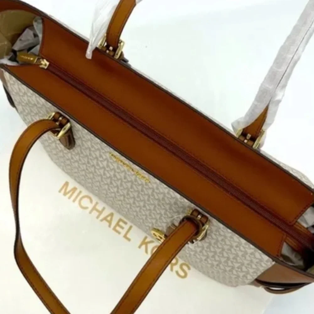 MICHAEL KORS GILLY LARGE DRAWSTRING SHOULDER TOTE VANILLA SIGNATURE COLOR NWT